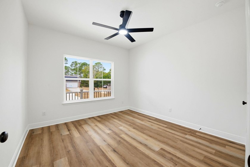 This semi-custom home offers a spacious living with 4 bedrooms - photo 32