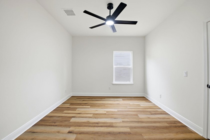 This semi-custom home offers a spacious living with 4 bedrooms - photo 35