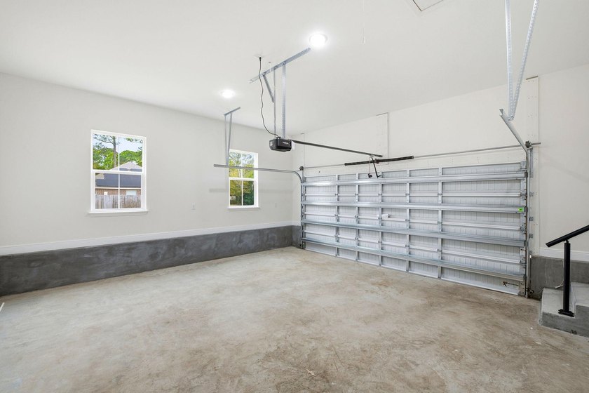 This semi-custom home offers a spacious living with 4 bedrooms - photo 38