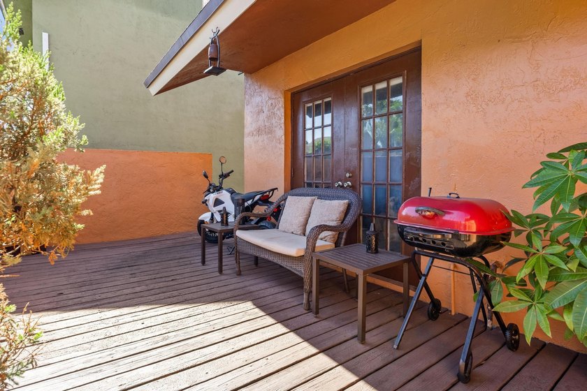 **Stunning 2-Story Lakeview Home with Breathtaking Sunsets** - photo 3