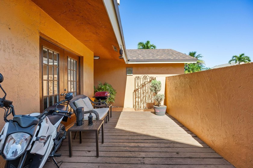 **Stunning 2-Story Lakeview Home with Breathtaking Sunsets** - photo 5