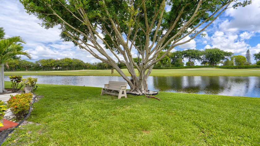 Beautifully Remodeled 2 Bedroom / 2 Bathroom Villa in - photo 20