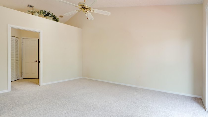 Beautifully Remodeled 2 Bedroom / 2 Bathroom Villa in - photo 28