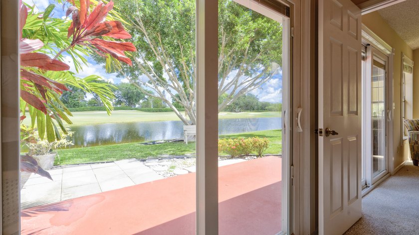Beautifully Remodeled 2 Bedroom / 2 Bathroom Villa in - photo 33