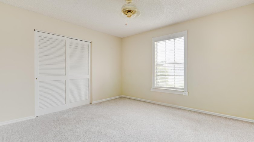 Beautifully Remodeled 2 Bedroom / 2 Bathroom Villa in - photo 41
