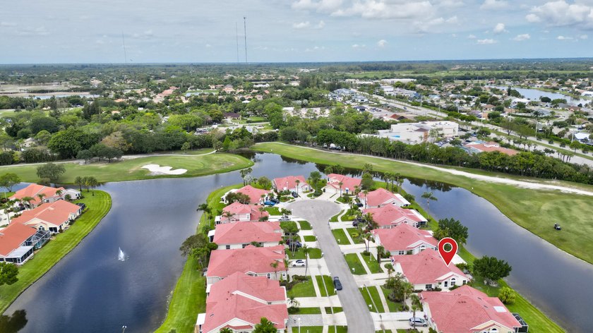 Beautifully Remodeled 2 Bedroom / 2 Bathroom Villa in - photo 52