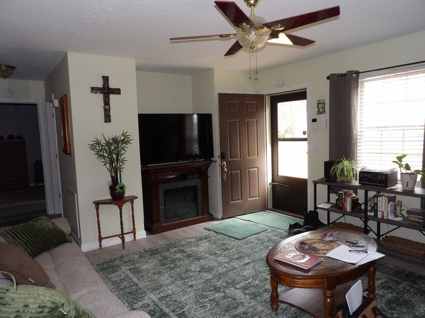 Well-maintained property featuring a 14' RV carport with hookups - photo 2