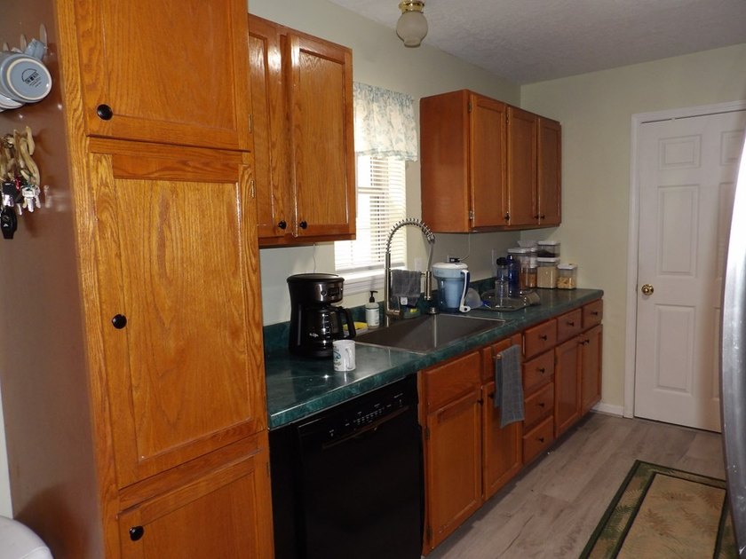 Well-maintained property featuring a 14' RV carport with hookups - photo 7