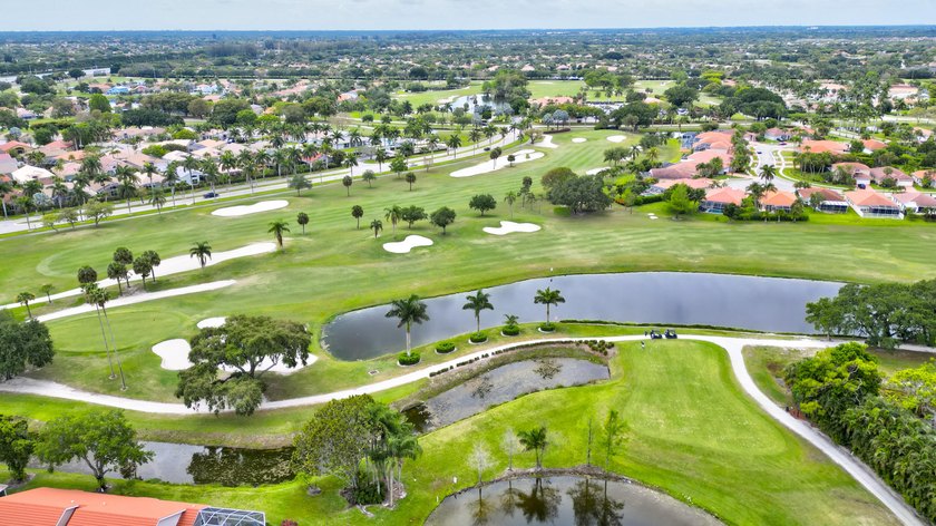Beautifully Remodeled 2 Bedroom / 2 Bathroom Villa in - photo 60
