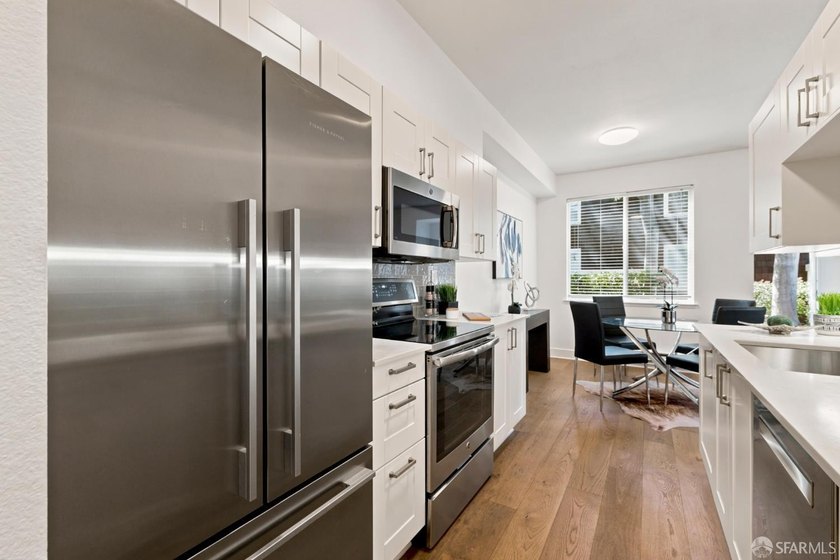 Welcome to this beautifully updated 2 bed/1 bath townhouse-style - photo 8
