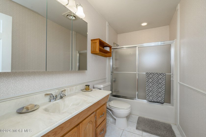 Home Sweet Home! Beautiful 3 Bed 2.5 Bath Expanded Bi-Level with - photo 13