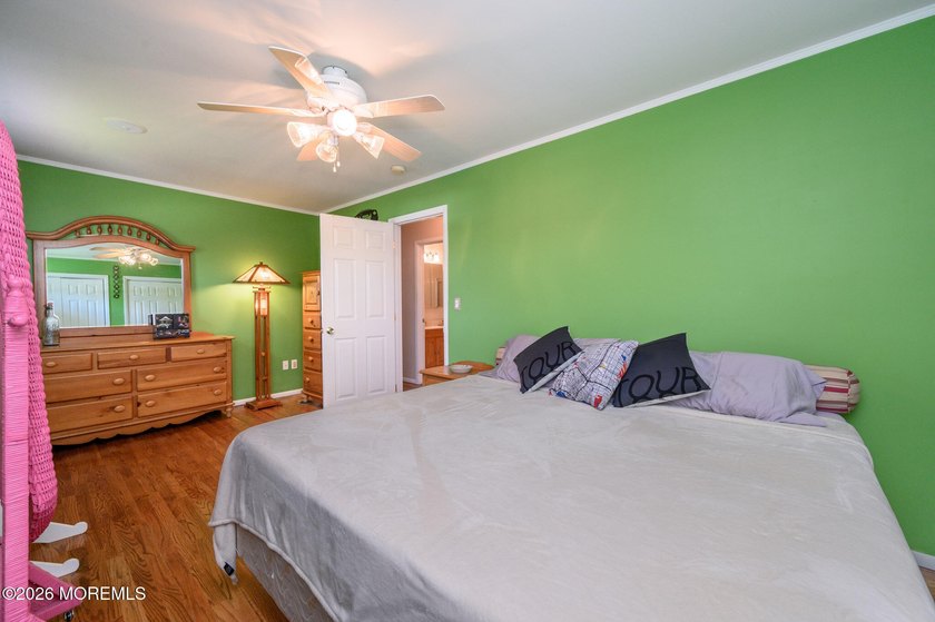 Home Sweet Home! Beautiful 3 Bed 2.5 Bath Expanded Bi-Level with - photo 15