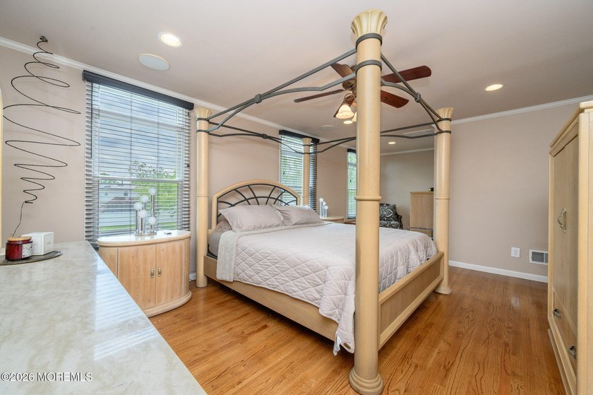 Home Sweet Home! Beautiful 3 Bed 2.5 Bath Expanded Bi-Level with - photo 18