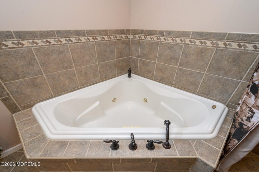 Home Sweet Home! Beautiful 3 Bed 2.5 Bath Expanded Bi-Level with - photo 23