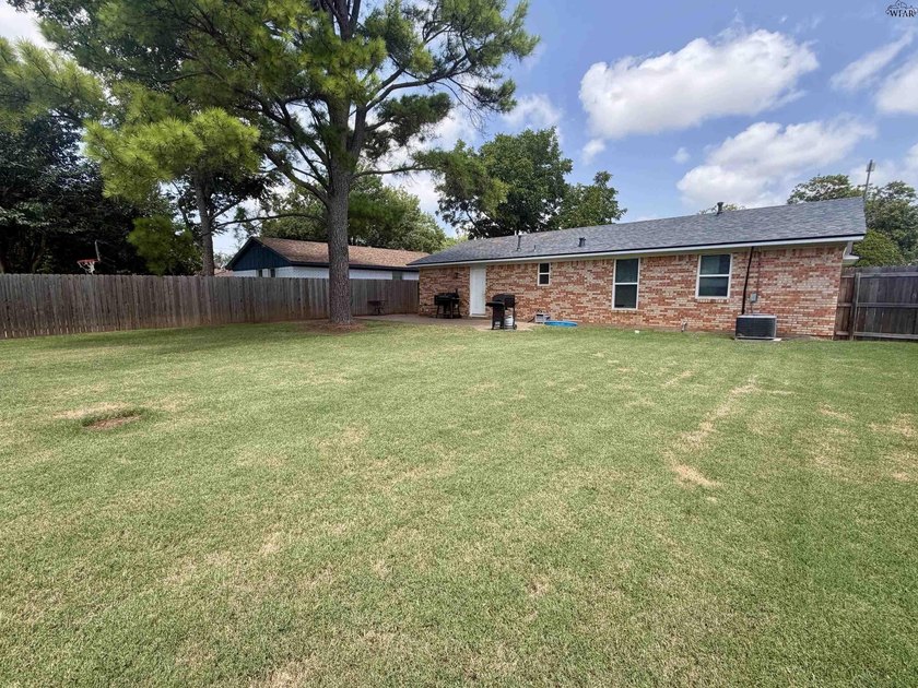 Step inside this 3-bedroom, 1.5-bath home offering comfortable - photo 27
