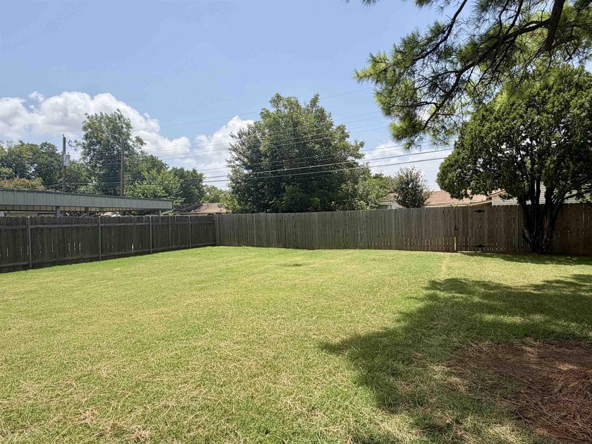 Step inside this 3-bedroom, 1.5-bath home offering comfortable - photo 28