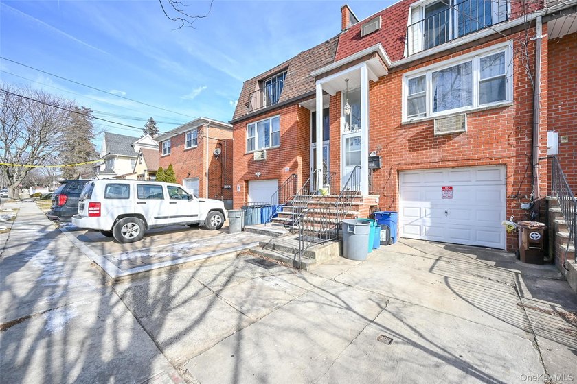 Brick attached multi-level home in the heart of Bayside offering - photo 2