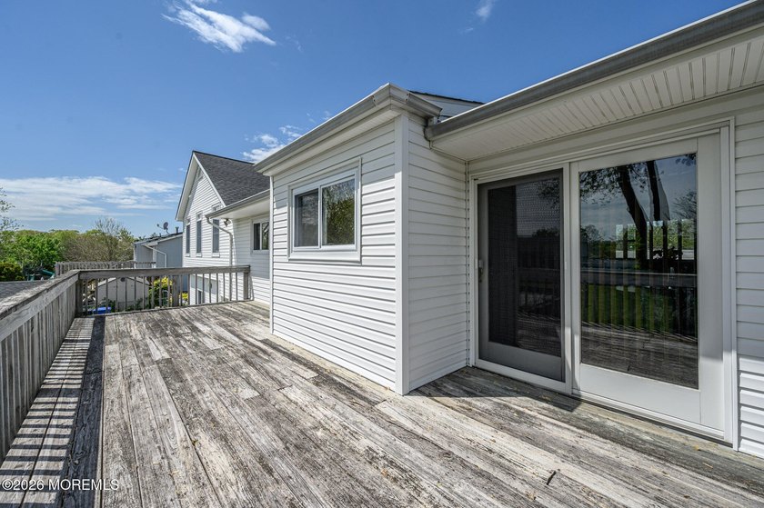 Home Sweet Home! Beautiful 3 Bed 2.5 Bath Expanded Bi-Level with - photo 32