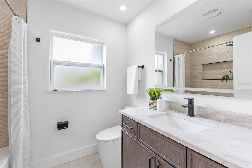New Price! BEAUTIFULLY REMODELED AND MOVE IN READY IN THE HEART - photo 33