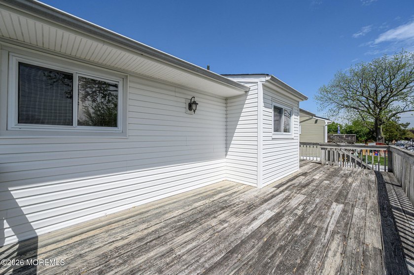 Home Sweet Home! Beautiful 3 Bed 2.5 Bath Expanded Bi-Level with - photo 33