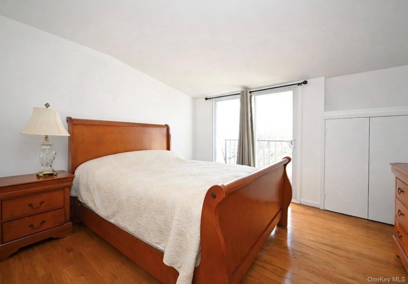 Brick attached multi-level home in the heart of Bayside offering - photo 8