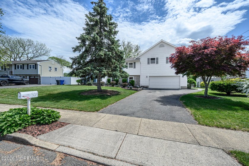Home Sweet Home! Beautiful 3 Bed 2.5 Bath Expanded Bi-Level with - photo 43
