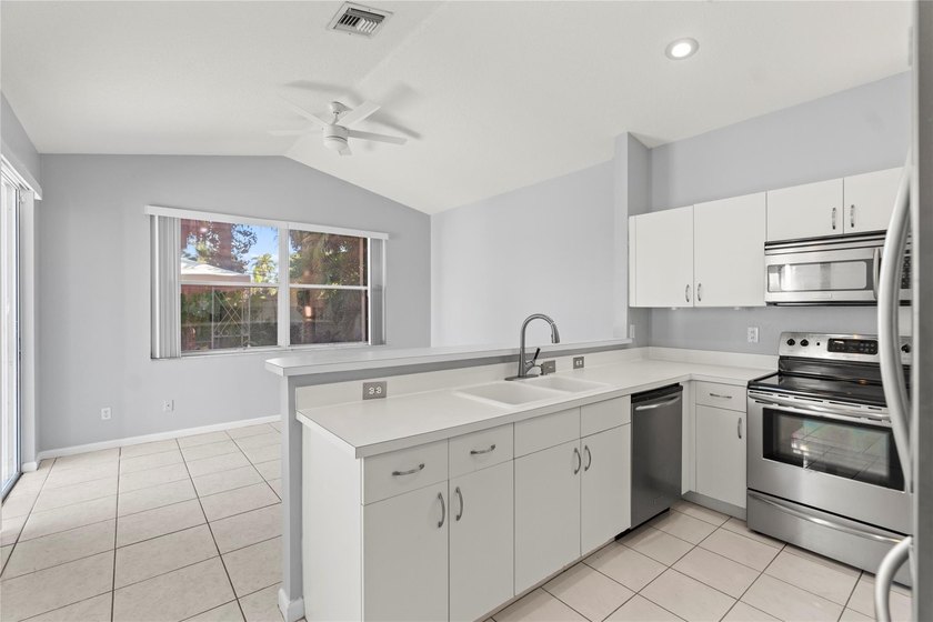 JUST REDUCED BELOW MARKET PRICE FOR QUICK SALE! GREAT INVESTMENT - photo 11