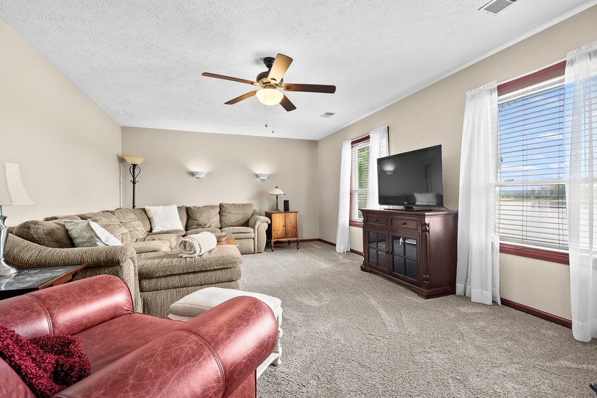 Lake life starts here. This beautifully maintained waterfront - photo 15