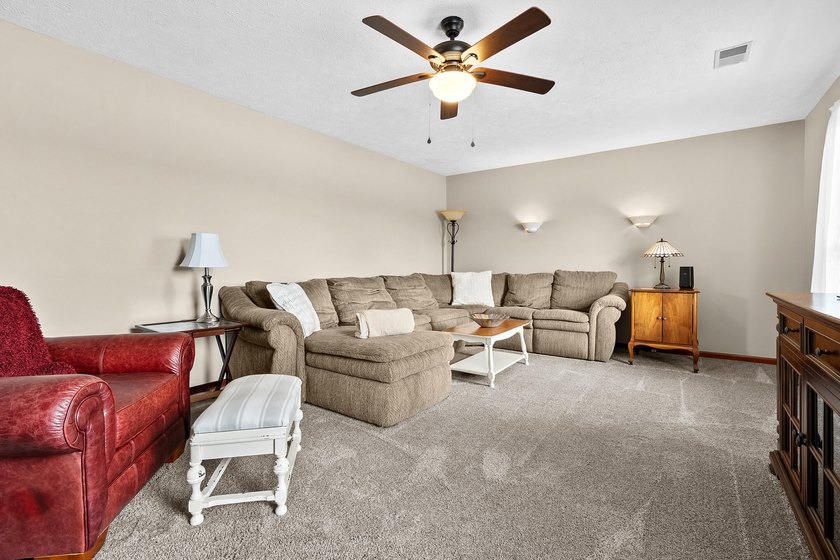 Lake life starts here. This beautifully maintained waterfront - photo 16