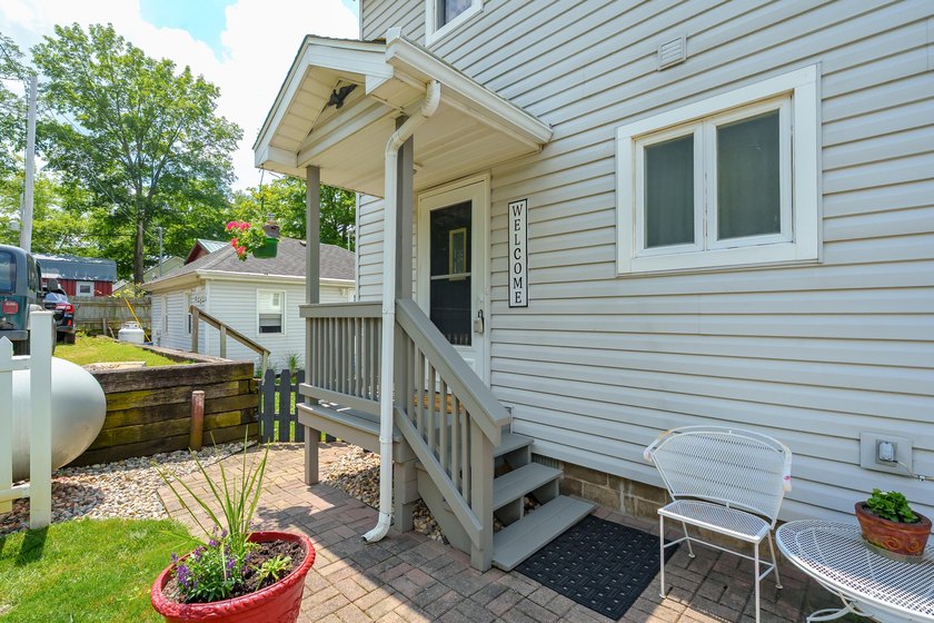 Lake life starts here. This beautifully maintained waterfront - photo 22