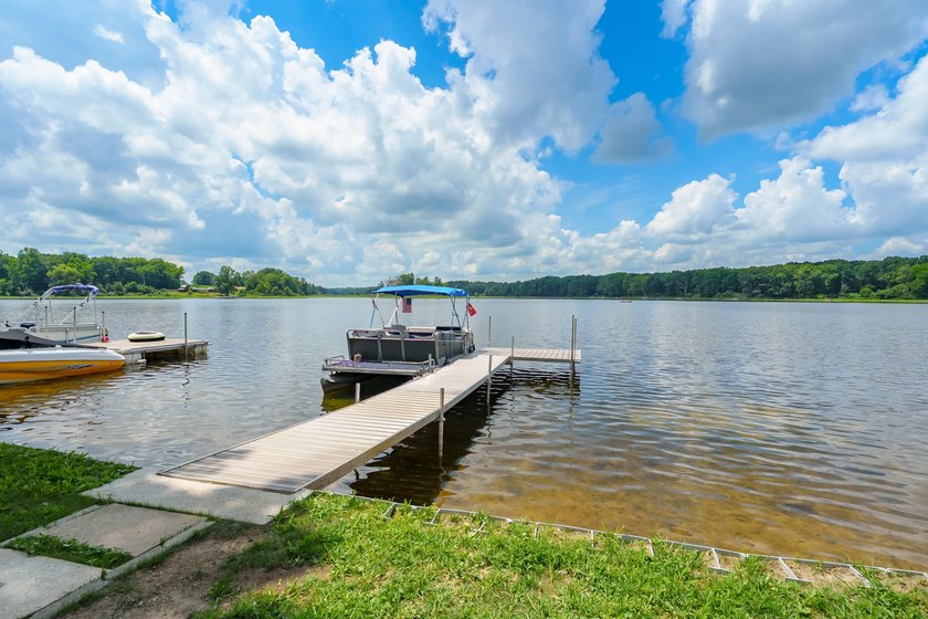 Lake life starts here. This beautifully maintained waterfront - photo 24