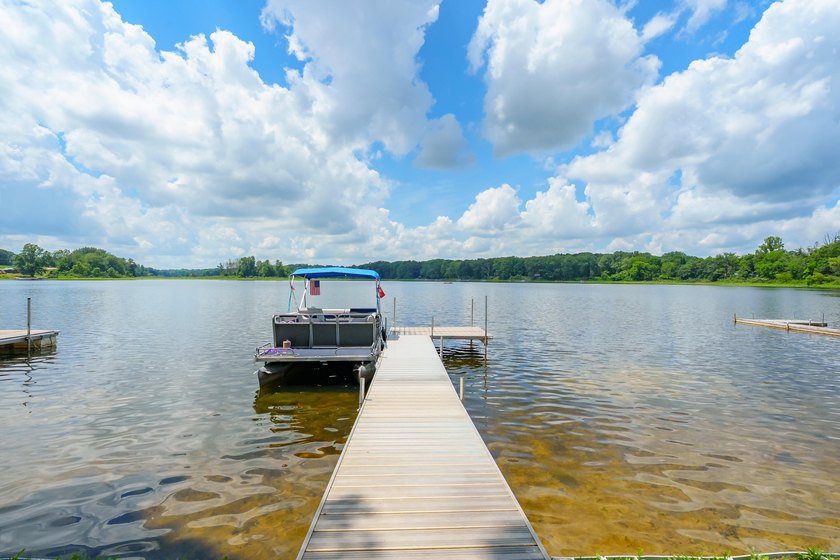 Lake life starts here. This beautifully maintained waterfront - photo 25