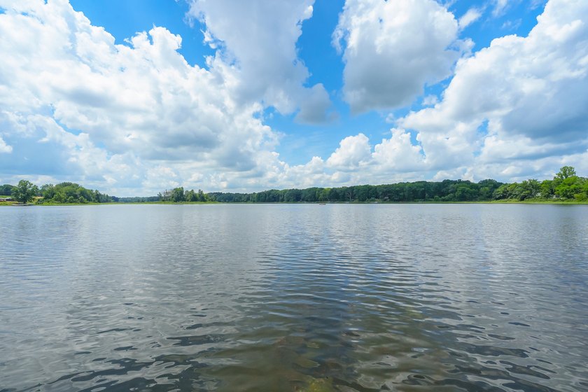 Lake life starts here. This beautifully maintained waterfront - photo 26