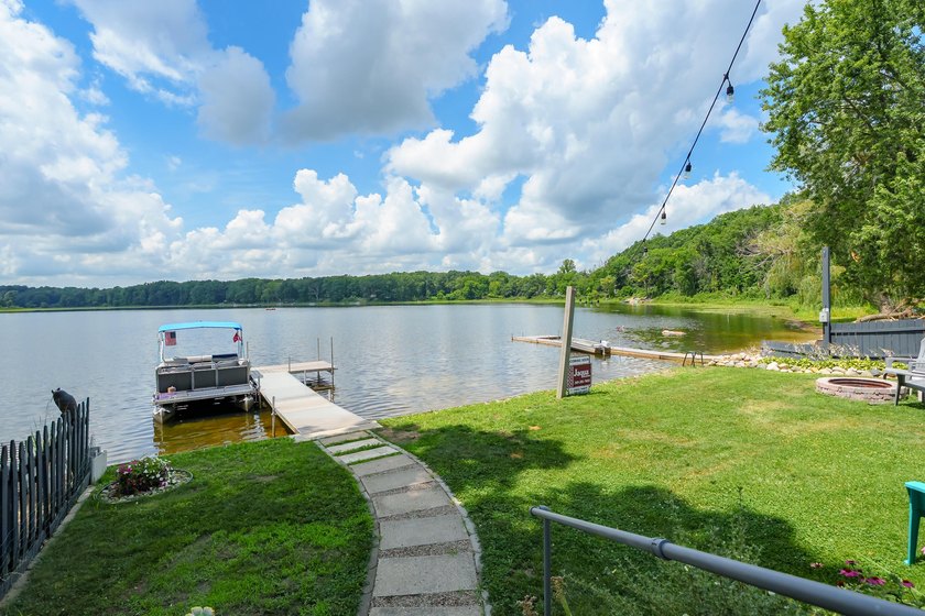 Lake life starts here. This beautifully maintained waterfront - photo 29