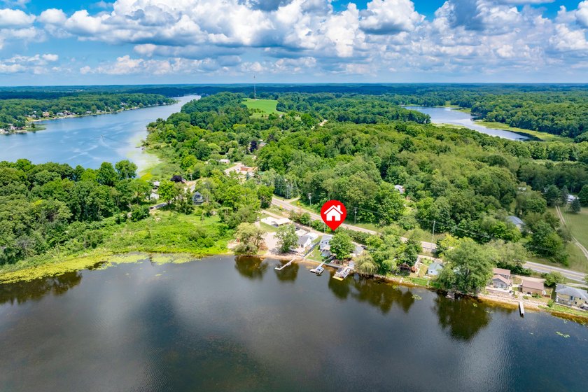 Lake life starts here. This beautifully maintained waterfront - photo 34