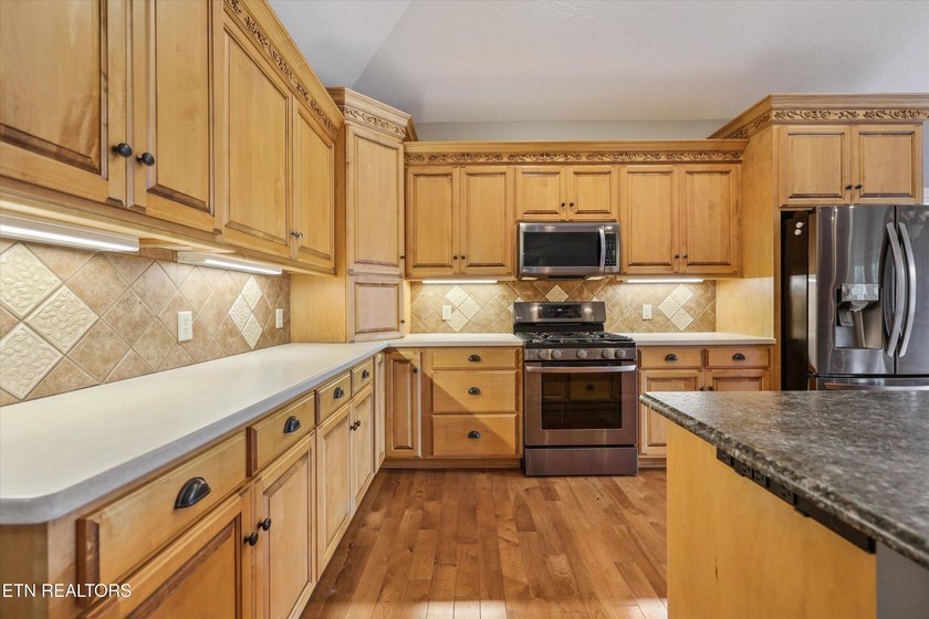 Nestled within the highly sought-after Kahite community, this - photo 4