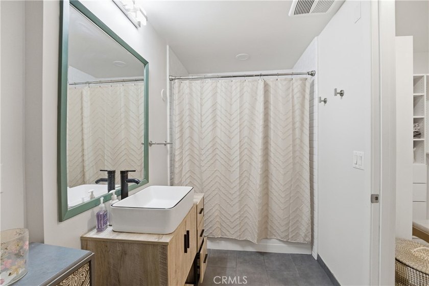 Discover the ultimate urban sanctuary in the heart of Downtown - photo 10
