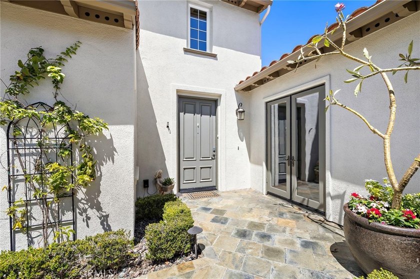 Welcome to 7 Corte Sevilla, a single-level home on a private - photo 5