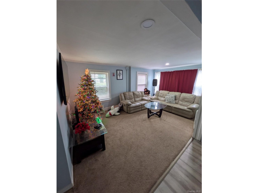 Welcome to this charming home in the heart of Suffolk County! - photo 2