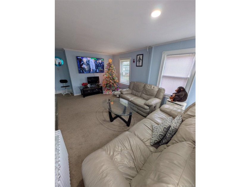 Welcome to this charming home in the heart of Suffolk County! - photo 3