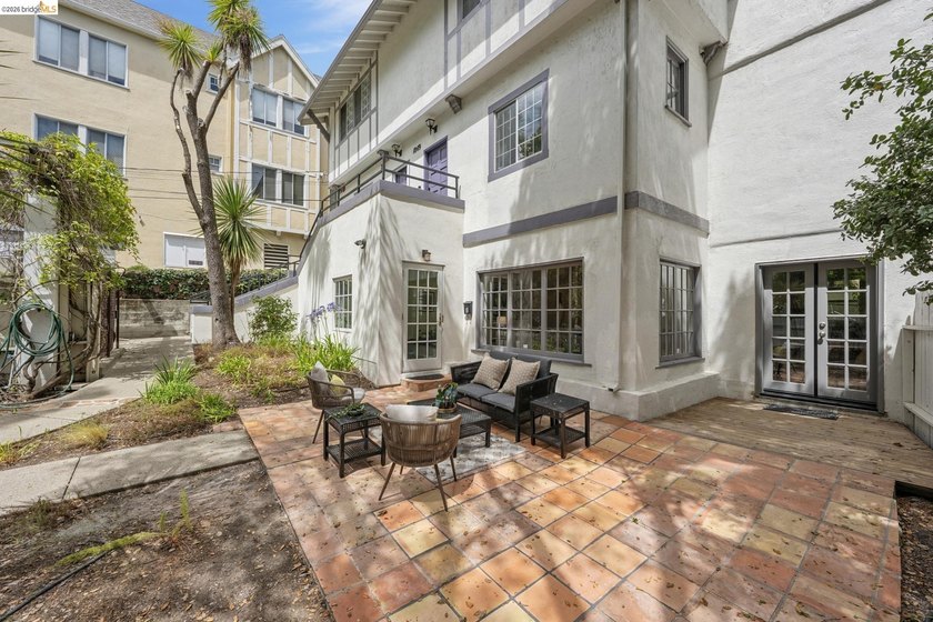 Two doors from the UC Berkeley campus and the new Bakar AI/Data - photo 3