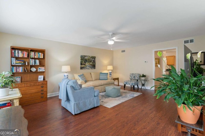 Welcome to easy coastal living in this beautifully maintained - photo 9