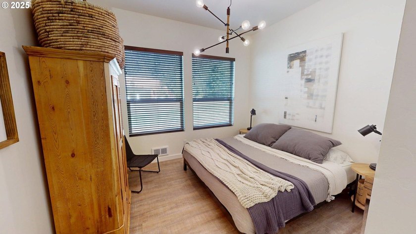 This expansive 2,188 sq. ft. home in Gold Beach, Oregon, offers - photo 31