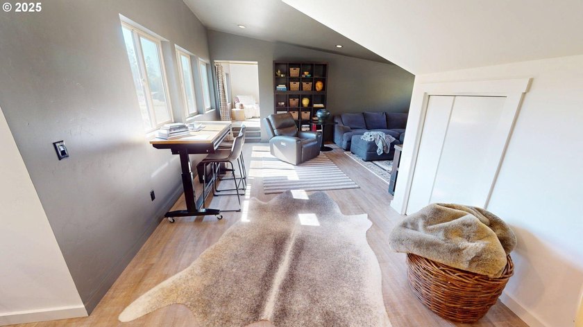 This expansive 2,188 sq. ft. home in Gold Beach, Oregon, offers - photo 34