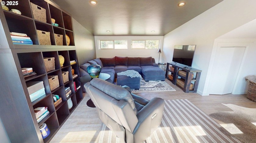 This expansive 2,188 sq. ft. home in Gold Beach, Oregon, offers - photo 36