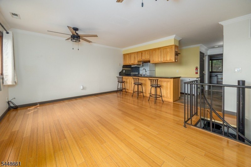 Welcome to this well-maintained 2-bedroom, 2-full-bath interior - photo 4