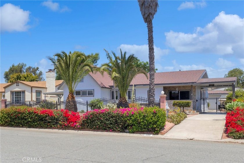Rare opportunity to own a spacious single-level home with a - photo 4