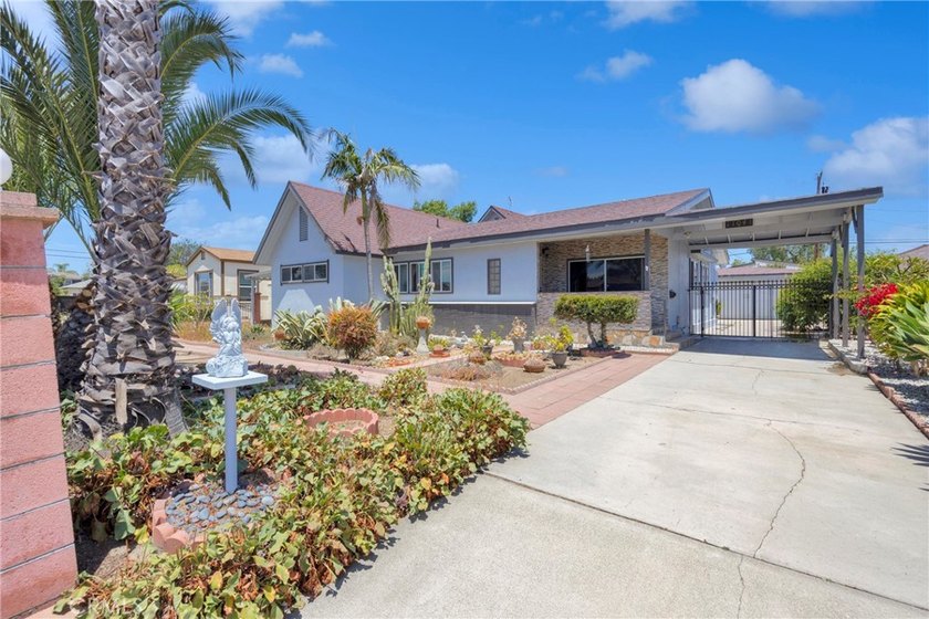 Rare opportunity to own a spacious single-level home with a - photo 5