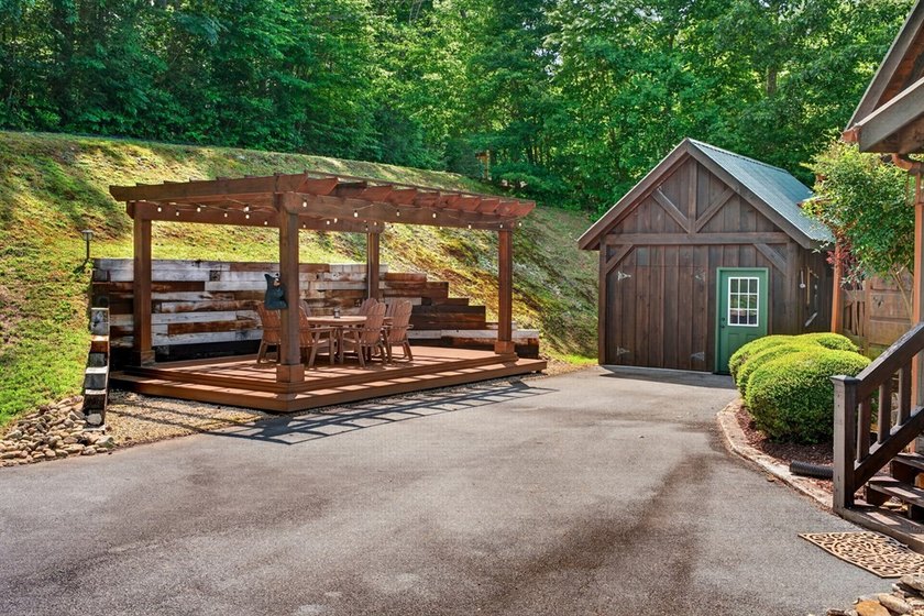 Experience timeless mountain living in this exceptional - photo 12