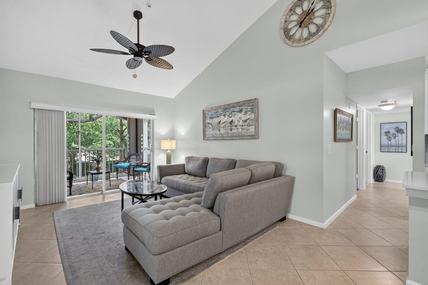 3-bedroom, 2-bathroom condominium in the highly desirable - photo 6